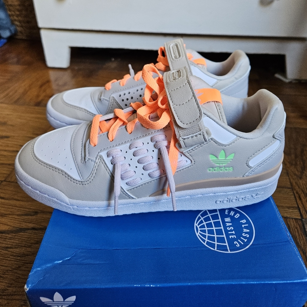 NWT Adidas Forum Low Sneakers Cloud White women's original - size 7